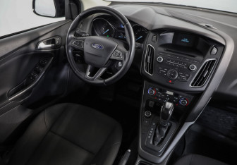 Подержанный автомобиль Ford Focus Sedan 2017 года (7 фото)