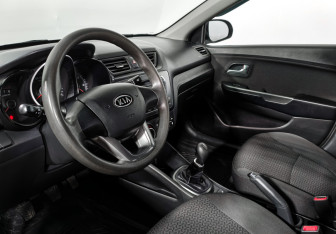Подержанный автомобиль Kia Rio Sedan 2012 года (9 фото)