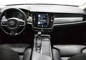 Подержанный автомобиль Volvo V90 2018 года (14 фото)