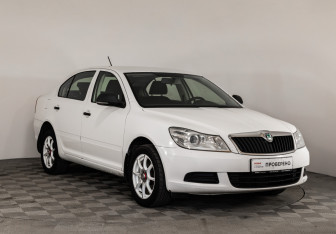 Подержанный автомобиль Skoda Octavia Liftback 2011 года (3 фото)