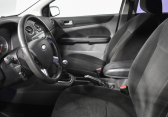 Подержанный автомобиль Ford Focus Sedan 2007 года (10 фото)