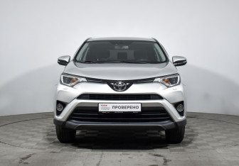Подержанный автомобиль Toyota RAV4 2018 года (2 фото)