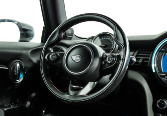 Подержанный автомобиль MINI Hatch 2019 года (15 фото)