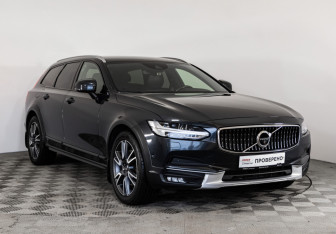 Подержанный автомобиль Volvo V90 Cross Country 2019 года (3 фото)