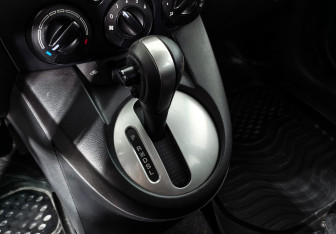 Подержанный автомобиль Mazda 2 Hatchback 2012 года (11 фото)
