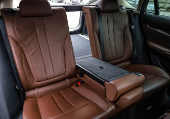 Подержанный автомобиль BMW X6 2015 года (25 фото)