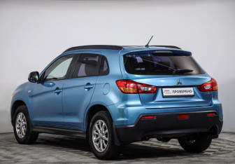 Подержанный автомобиль Mitsubishi ASX 2011 года (7 фото)