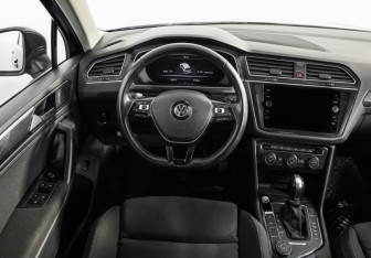 Подержанный автомобиль Volkswagen Tiguan 2017 года (11 фото)