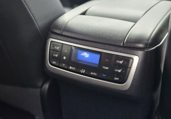Подержанный автомобиль Toyota Highlander 2015 года (32 фото)