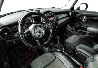 Подержанный автомобиль MINI Hatch 2015 года (11 фото)
