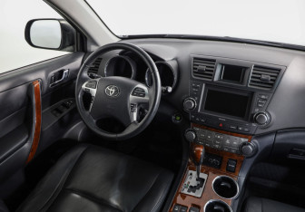 Подержанный автомобиль Toyota Highlander 2011 года (8 фото)