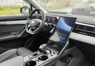 Подержанный автомобиль Geely Atlas 2024 года (13 фото)