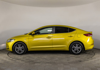 Подержанный автомобиль Hyundai Elantra Sedan 2016 года (8 фото)
