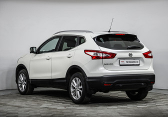 Подержанный автомобиль Nissan Qashqai 2014 года (7 фото)