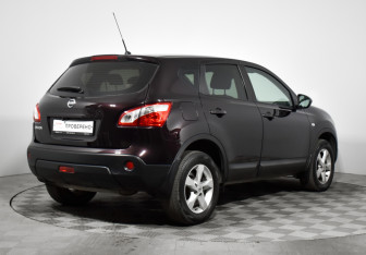 Подержанный автомобиль Nissan Qashqai 2013 года (5 фото)