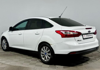 Подержанный автомобиль Ford Focus Sedan 2013 года (7 фото)