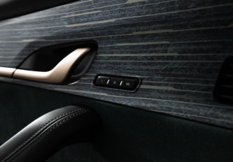 Подержанный автомобиль Geely Monjaro 2023 года (18 фото)