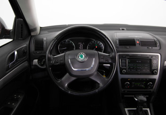 Подержанный автомобиль Skoda Octavia Liftback 2010 года (10 фото)