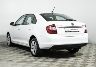 Подержанный автомобиль Skoda Rapid Liftback 2018 года (7 фото)