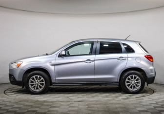 Подержанный автомобиль Mitsubishi ASX 2012 года (8 фото)