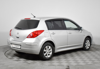 Подержанный автомобиль Nissan Tiida Hatchback 2013 года (5 фото)
