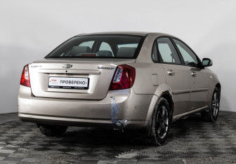Подержанный автомобиль Chevrolet Lacetti Sedan 2006 года (5 фото)