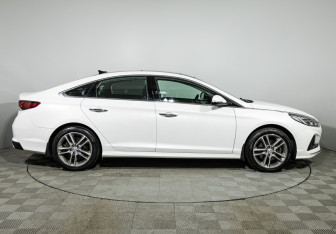 Подержанный автомобиль Hyundai Sonata 2017 года (4 фото)