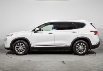 Подержанный автомобиль Hyundai Santa Fe 2022 года (8 фото)