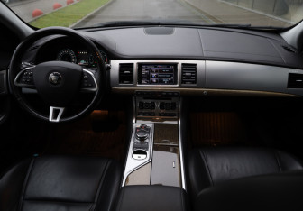 Подержанный автомобиль Jaguar XF Sedan 2015 года (9 фото)