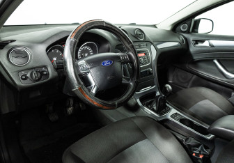 Подержанный автомобиль Ford Mondeo Sedan 2014 года (11 фото)
