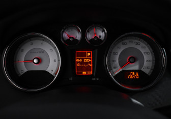 Подержанный автомобиль Peugeot 308 Hatchback 2008 года (16 фото)