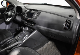 Подержанный автомобиль Kia Sportage 2011 года (12 фото)