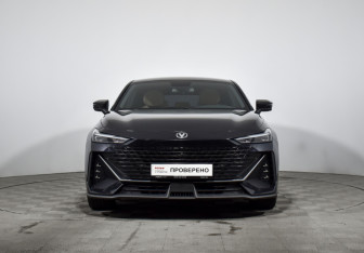 Подержанный автомобиль Changan UNI-V 2022 года (2 фото)