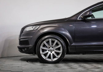 Подержанный автомобиль Audi Q7 2014 года (7 фото)