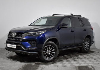 Подержанный автомобиль Toyota Fortuner 2021 года (1 фото)