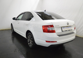 Подержанный автомобиль Skoda Octavia Liftback 2014 года (7 фото)