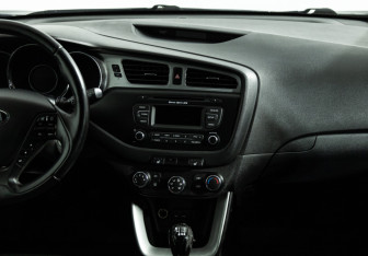 Подержанный автомобиль Kia Ceed Wagon 2013 года (14 фото)