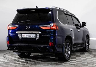 Подержанный автомобиль Lexus LX 2015 года (6 фото)