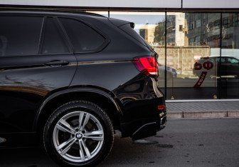 Подержанный автомобиль BMW X5 2017 года (11 фото)