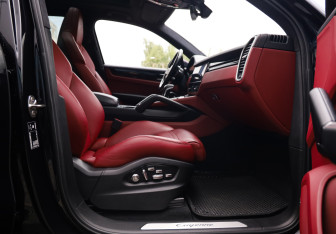 Подержанный автомобиль Porsche Cayenne 2019 года (31 фото)