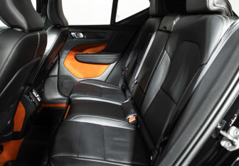 Подержанный автомобиль Volvo XC40 2018 года (10 фото)