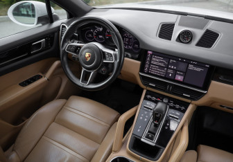 Подержанный автомобиль Porsche Cayenne 2020 года (11 фото)