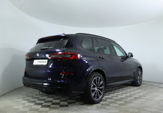 Подержанный автомобиль BMW X5 2022 года (5 фото)