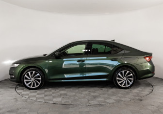 Подержанный автомобиль Skoda Octavia Liftback 2021 года (9 фото)