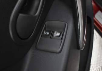 Подержанный автомобиль Renault Sandero 2018 года (16 фото)