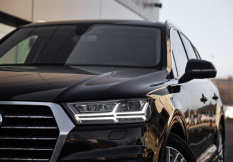 Подержанный автомобиль Audi Q7 2015 года (2 фото)