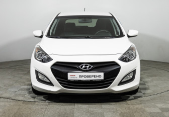 Подержанный автомобиль Hyundai i30 Hatchback 2013 года (2 фото)