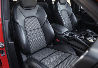Подержанный автомобиль Porsche Cayenne 2019 года (31 фото)