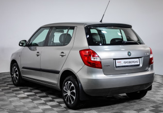 Подержанный автомобиль Skoda Fabia Hatchback 2011 года (6 фото)