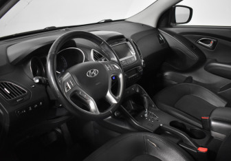 Подержанный автомобиль Hyundai ix35 2010 года (9 фото)